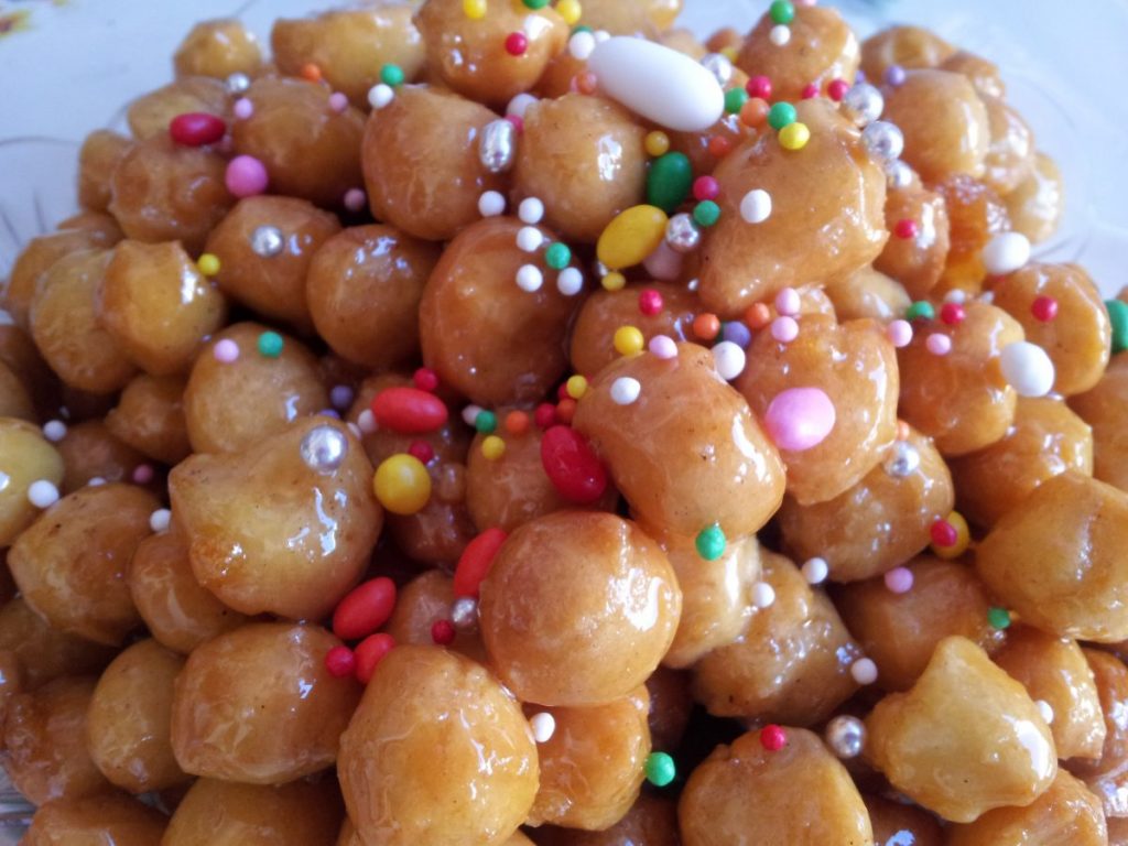 Gli Struffoli Napoletani : Origini E Ricetta Di Un Dolce Sempiterno